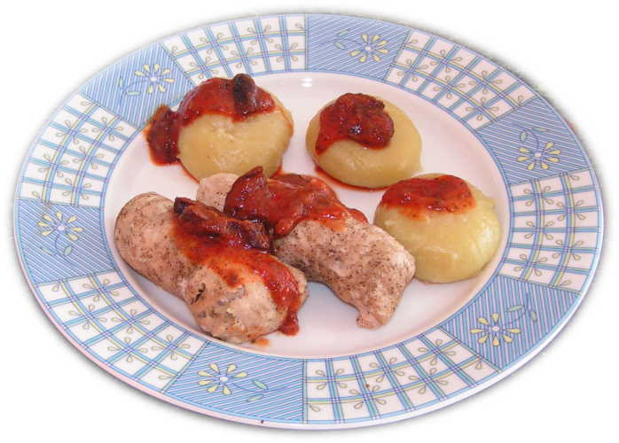 zrazy schabowe nadziewane �liwkami z kluskami �l�skimi w sosie pomidorowo �liwkowym
